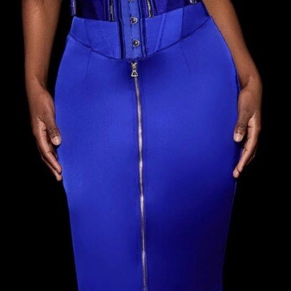 Elegant Blue Zippered Skirt